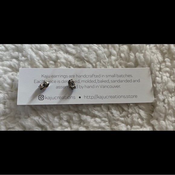 ✨ HP ✨ Gold Glitter ✨ Hexagon Stud Earrings ✨ - Picture 4 of 4